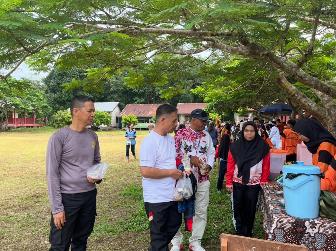 Senam dan bazar hut SMAN 1 Dusun Utara (1)