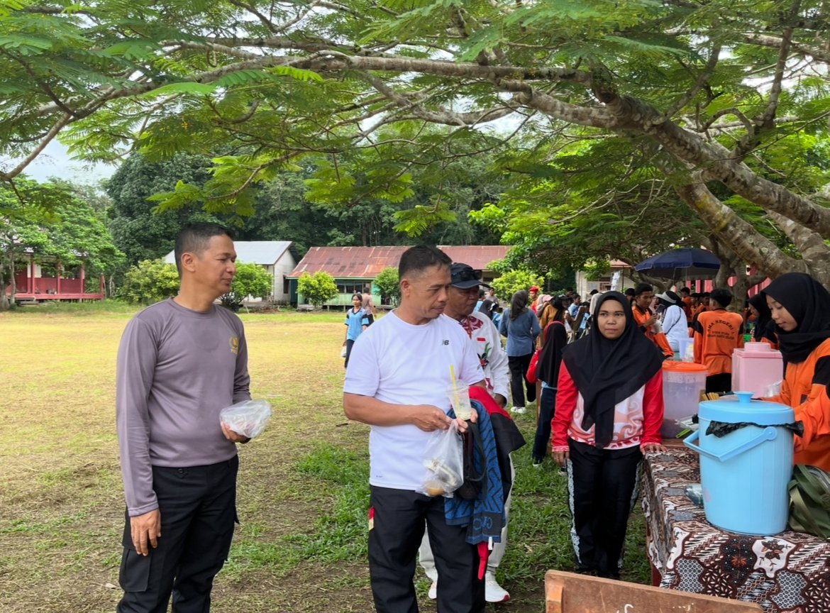Senam dan bazar hut SMAN 1 Dusun Utara (2)