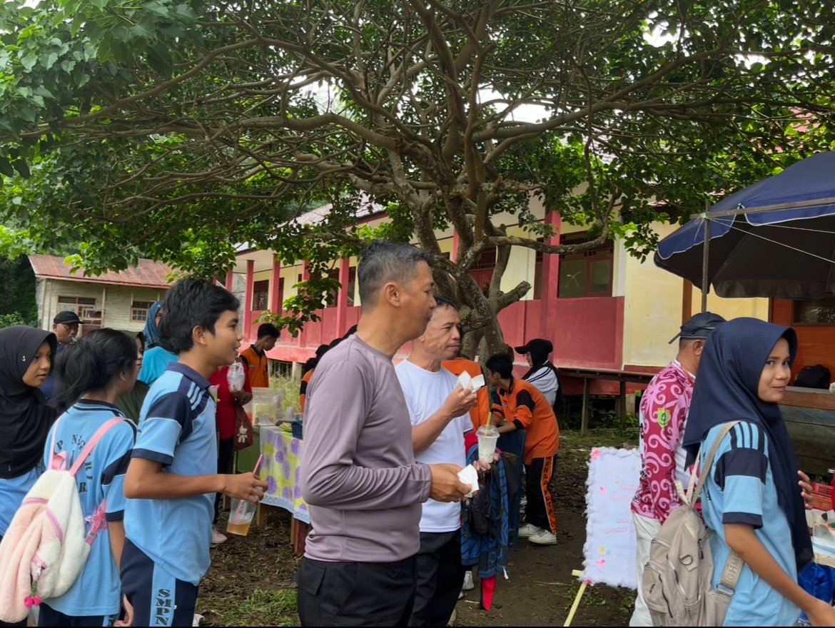 Senam dan bazar hut SMAN 1 Dusun Utara (3)