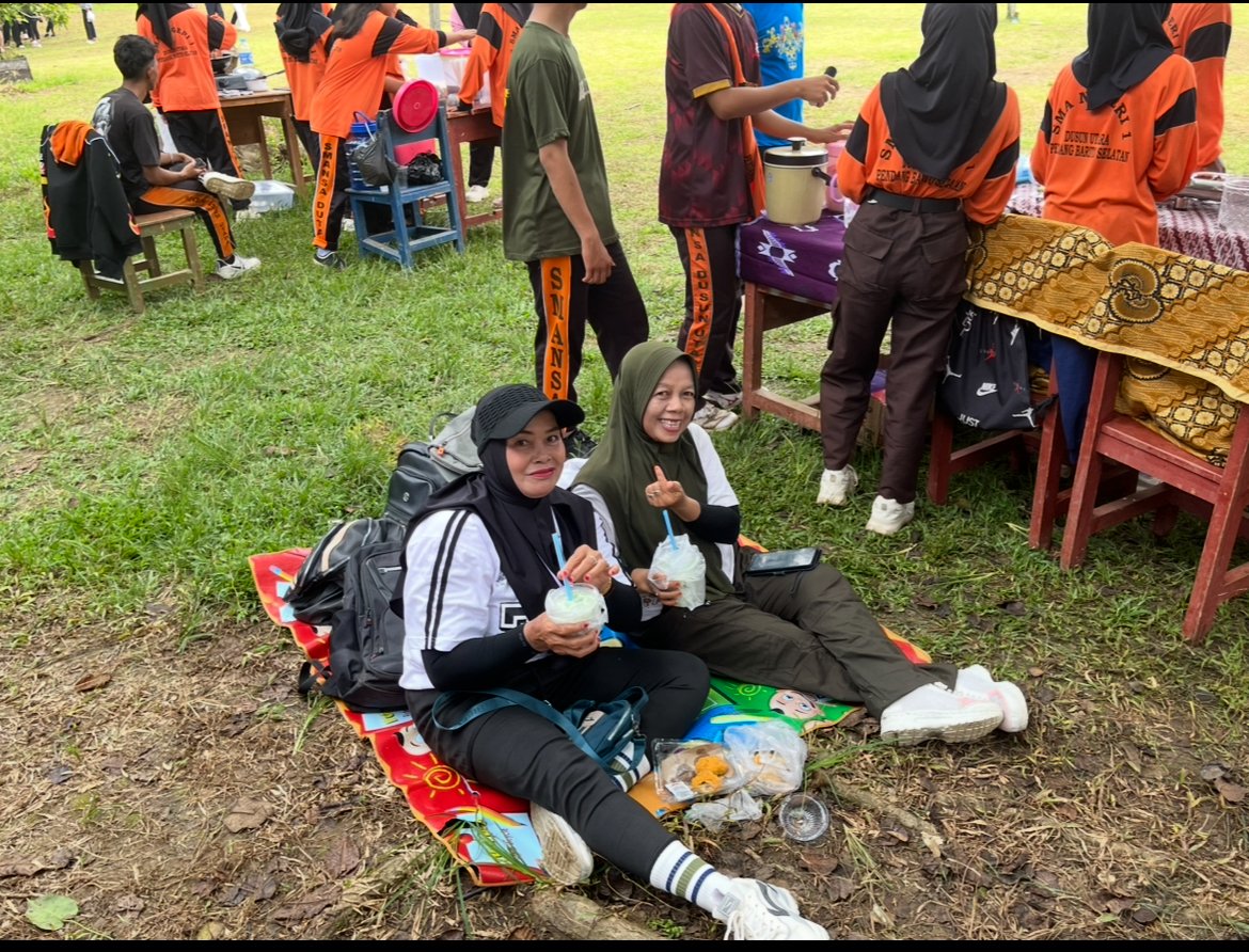 Senam dan bazar hut SMAN 1 Dusun Utara (5)