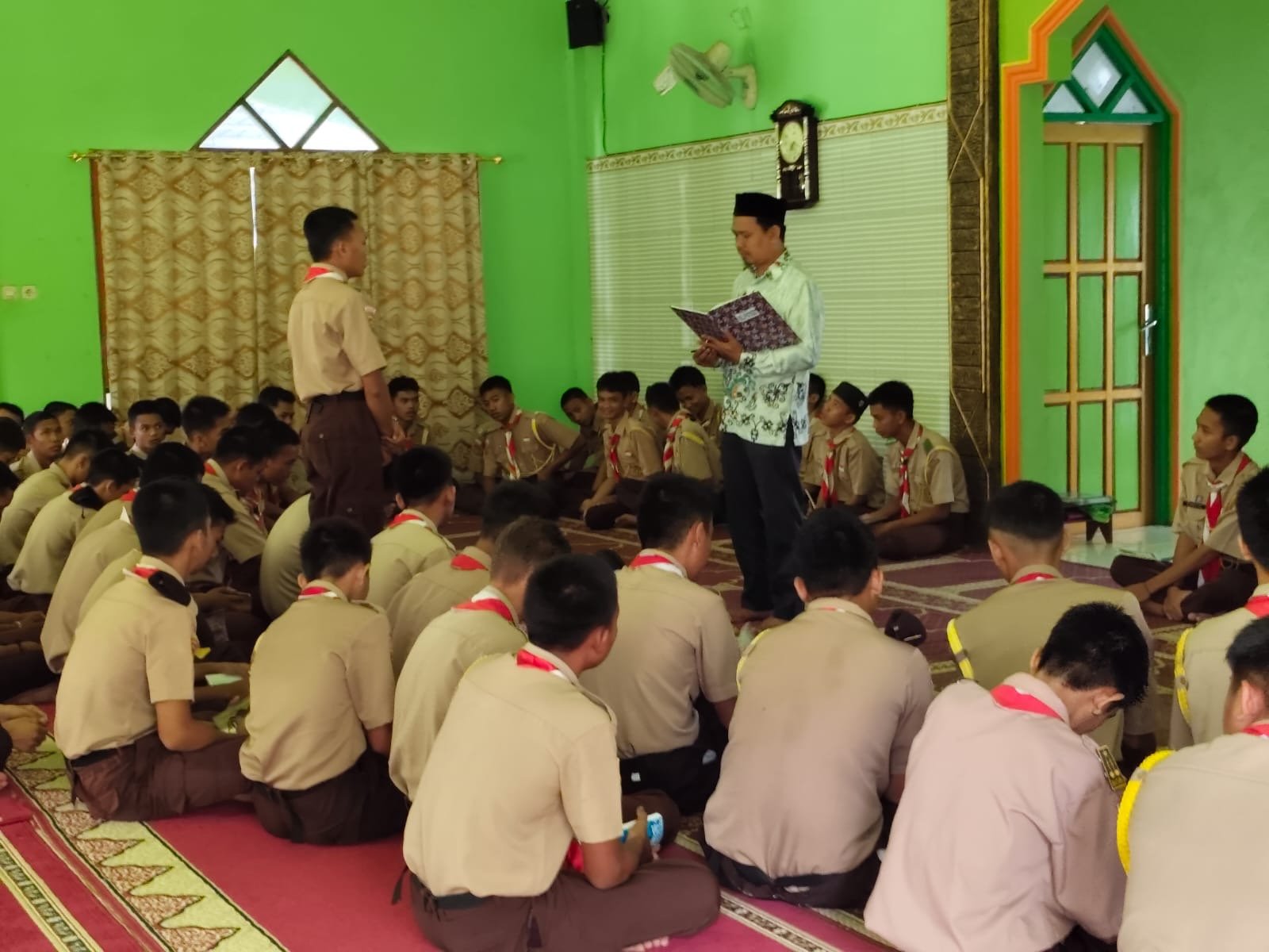 Perkuat Karakter Siswa, SMAN 1 Dusun Utara Gelar Literasi Keagamaan dan Ibadah Bersama