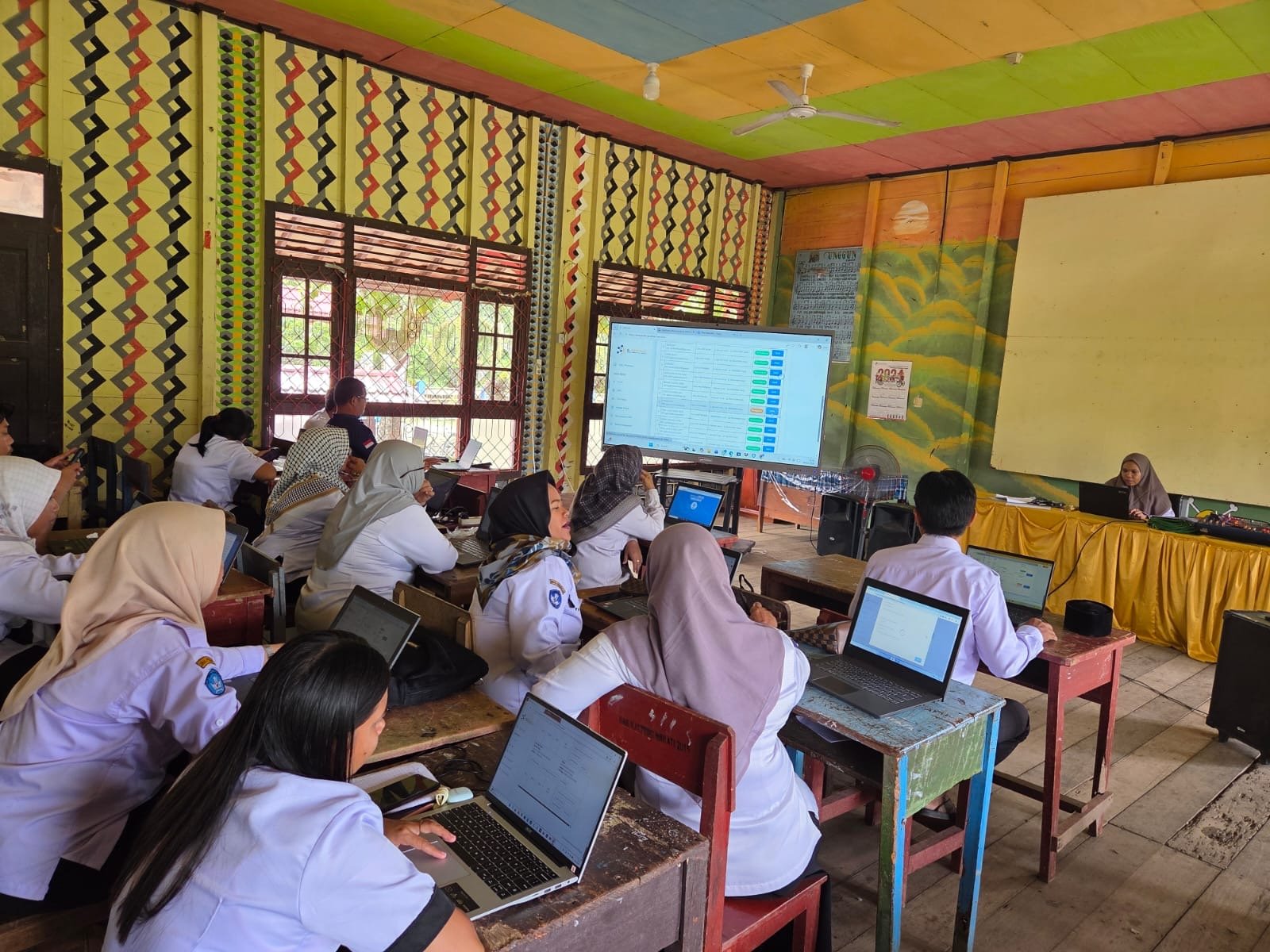 Sinergi Sambut Ramadan: SMAN 1 Dusun Utara Gelar Rapat Koordinasi Evaluasi dan Pemantapan Administrasi ASN