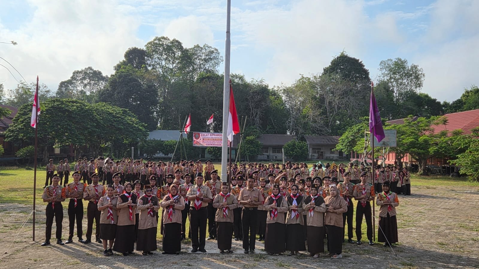HARI PERTAMA DIKLAT PRAMUKA SMAN 1 DUSUN UTARA BERLANGSUNG KONDUSIF DAN PENUH SEMANGAT