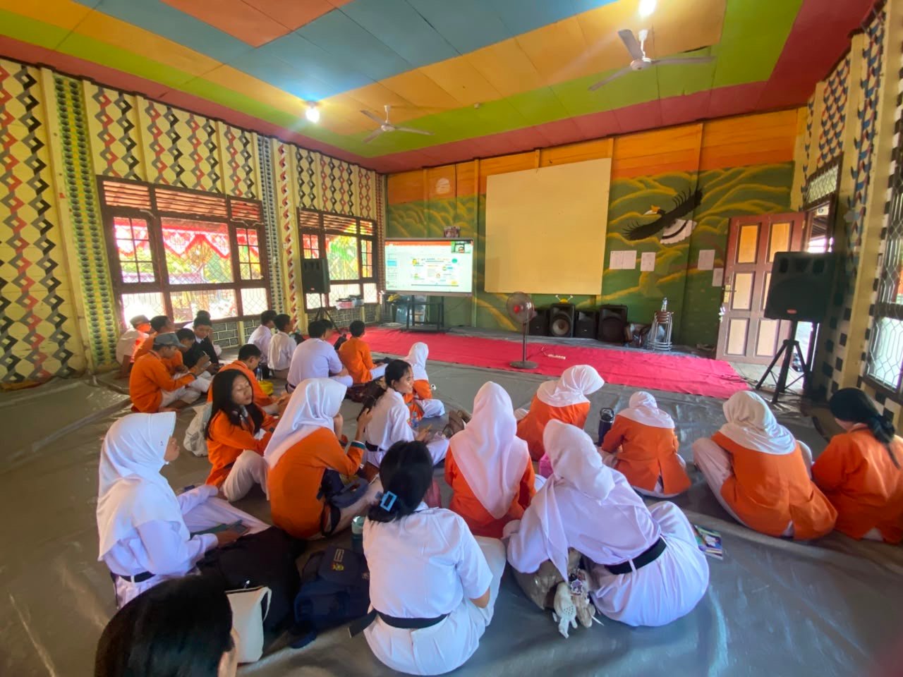 Tingkatkan Keterampilan Global, Siswa SMAN 1 Dusun Utara Gelar Ekskul Bahasa Asing Minggu Pertama dengan Penuh Antusias