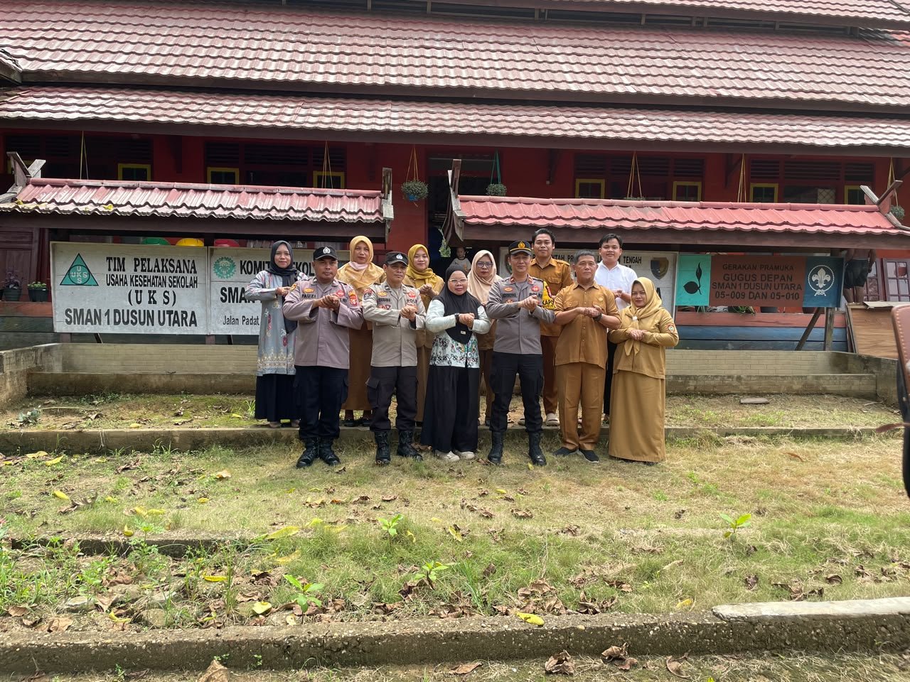 Dukung Kepedulian terhadap Pendidikan, SMAN 1 Dusun Utara Terima Kunjungan Kapolsek melalui Program POLIDIK